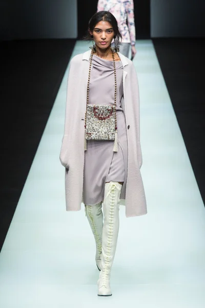 Look 10